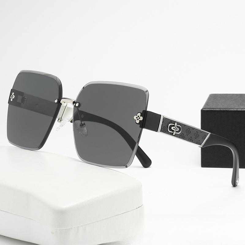 Нейлоновые поляризационные безрамочные легкие роскошные высококачественные женские солнцезащитные очки Douyin Xiaohongshu, модные солнцезащитные очки
Нейлоновые поляризационные безрамочные легкие роскошные высококачественные женские солнцезащитные очки Douyin Xiaohongshu, модные солнцезащитные очки