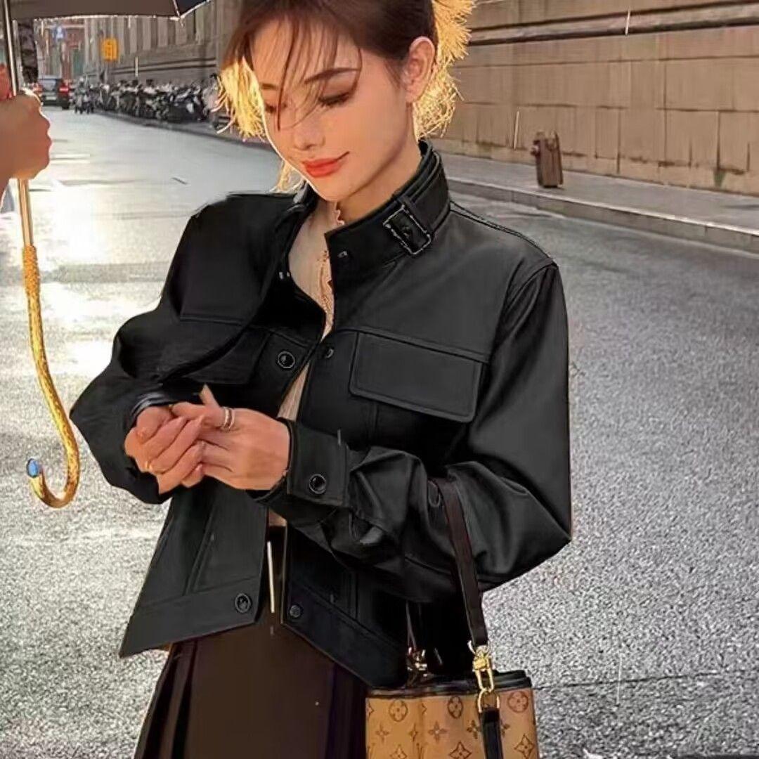 Осенняя женская новая ретро кожаная куртка кофейного цвета с ретро воротником-стойкой короткая L recommends 115-62.5 kg
Осенняя женская новая ретро кожаная куртка кофейного цвета с ретро воротником-стойкой короткая L recommends 115-62.5 kg