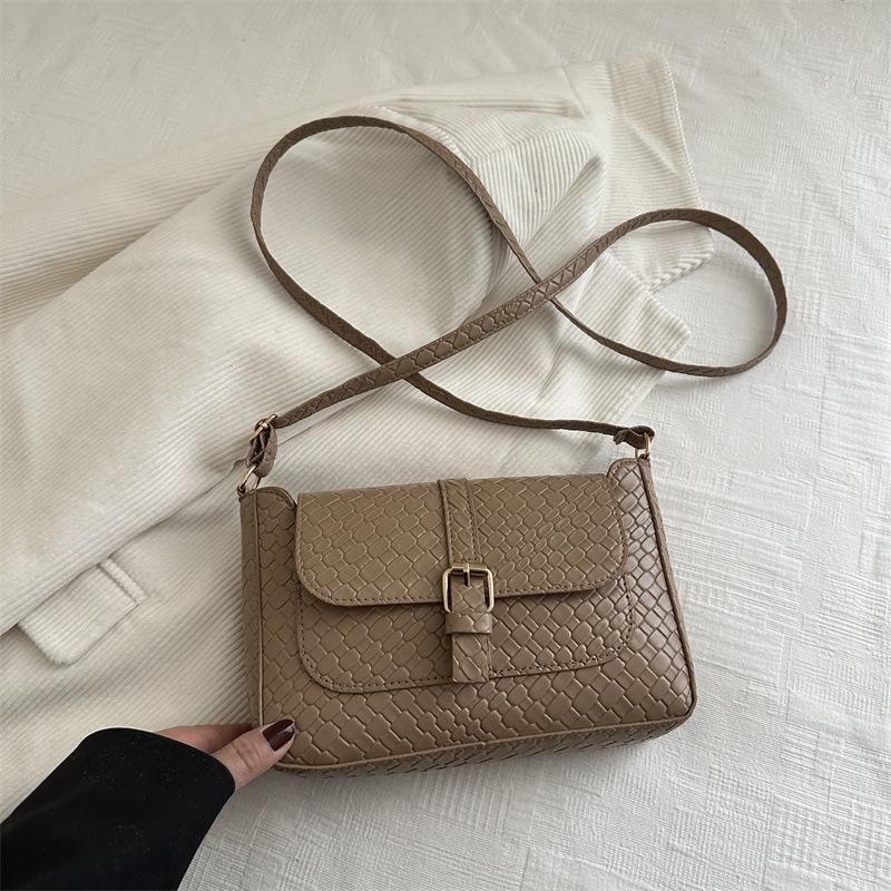 Ретро женская сумка из искусственной кожи новая сумка через плечо с крокодиловым узором темпераментная однотонная маленькая квадратная сумка городская простая женская сумка хаки
Ретро женская сумка из искусственной кожи новая сумка через плечо с крокодиловым узором темпераментная однотонная маленькая квадратная сумка городская простая женская сумка хаки