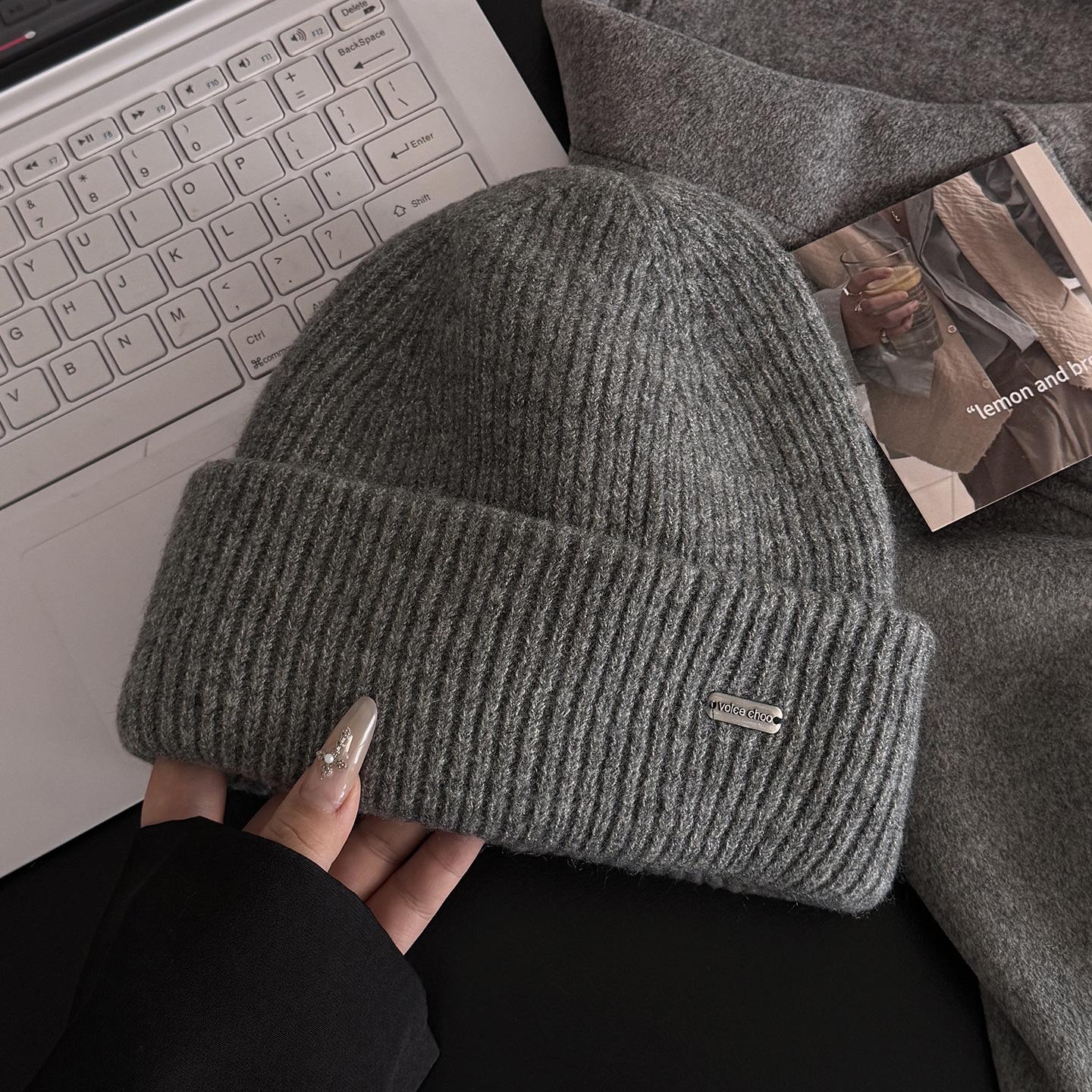 Простые шерстяные шапки для детской осени и зимы, делающие лицо меньше, теплые и защищающие уши вязаные шапки для пар M(56-58cm)
Простые шерстяные шапки для детской осени и зимы, делающие лицо меньше, теплые и защищающие уши вязаные шапки для пар M(56-58cm)