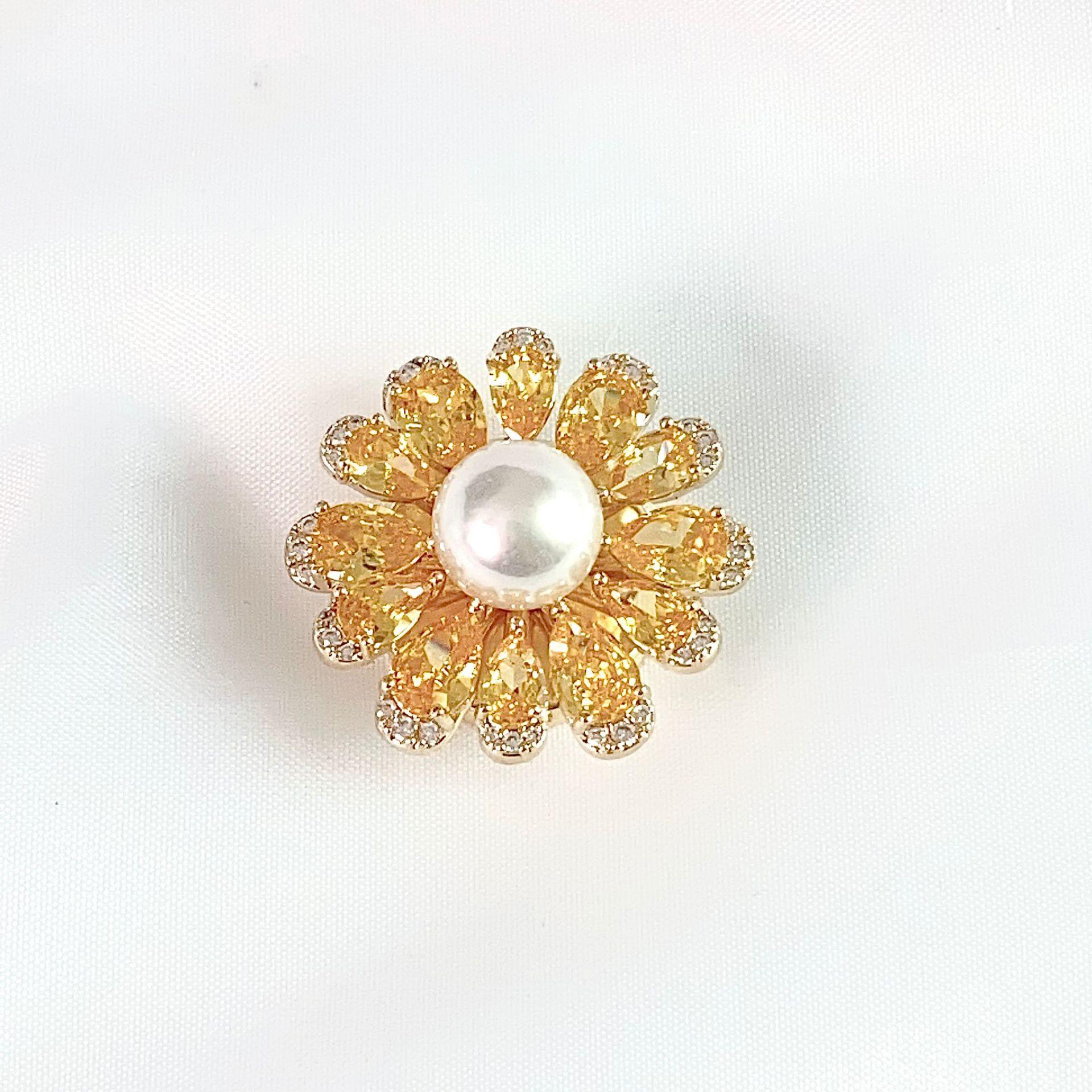 Булавка для воротника, ромашка, магнитная пряжка, брошь, антибликовая, пряжка для ципао, модная многослойная брошь в виде цветка, булавка для женских аксессуаров. золотой
Булавка для воротника, ромашка, магнитная пряжка, брошь, антибликовая, пряжка для ципао, модная многослойная брошь в виде цветка, булавка для женских аксессуаров. золотой