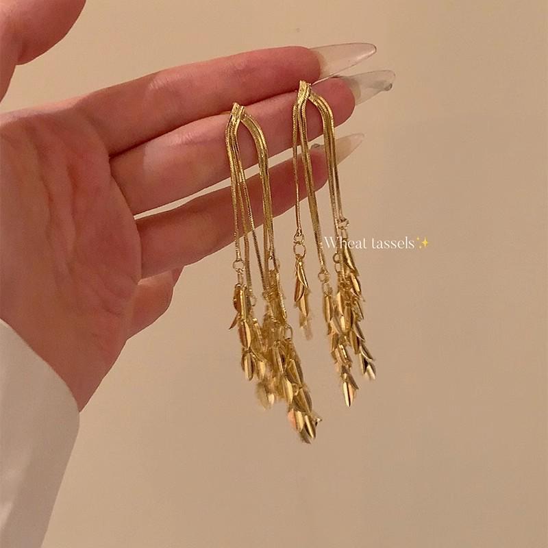 Gold Wheat Ear Tassel Earrings: Unique, Luxurious & Elegant Fashion Statement for Women
Gold Wheat Ear Tassel Earrings: Unique, Luxurious & Elegant Fashion Statement for Women