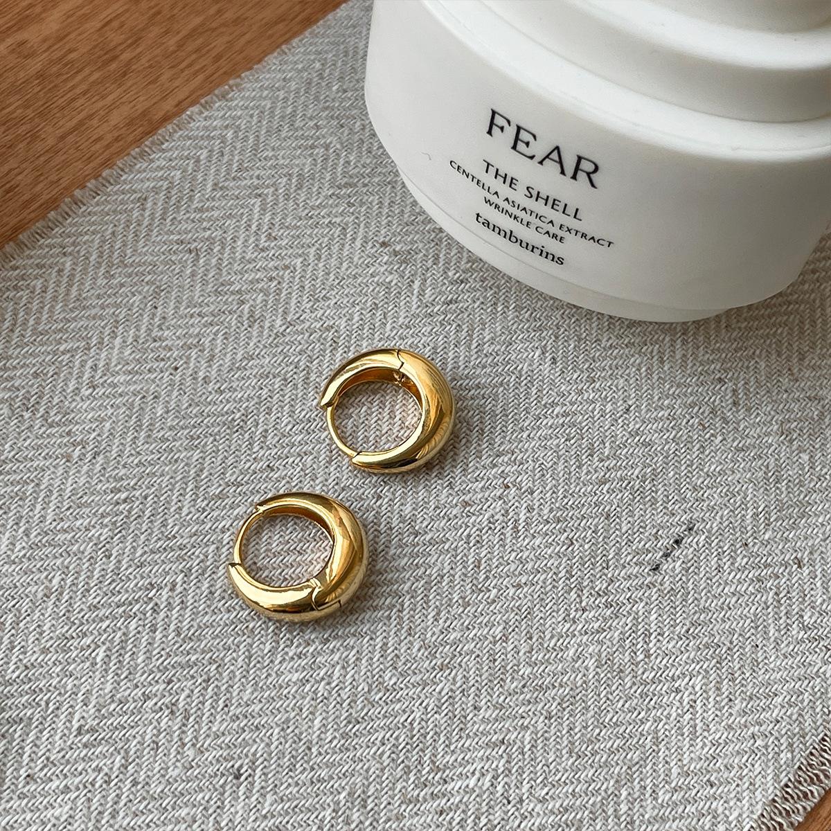 Серьги-иглочки из серебра 925 пробы, простые кольца, женские серьги-капли высокого класса, нишевый дизайн, простые и модные, с холодными пряжками 925 silver needles
Серьги-иглочки из серебра 925 пробы, простые кольца, женские серьги-капли высокого класса, нишевый дизайн, простые и модные, с холодными пряжками 925 silver needles