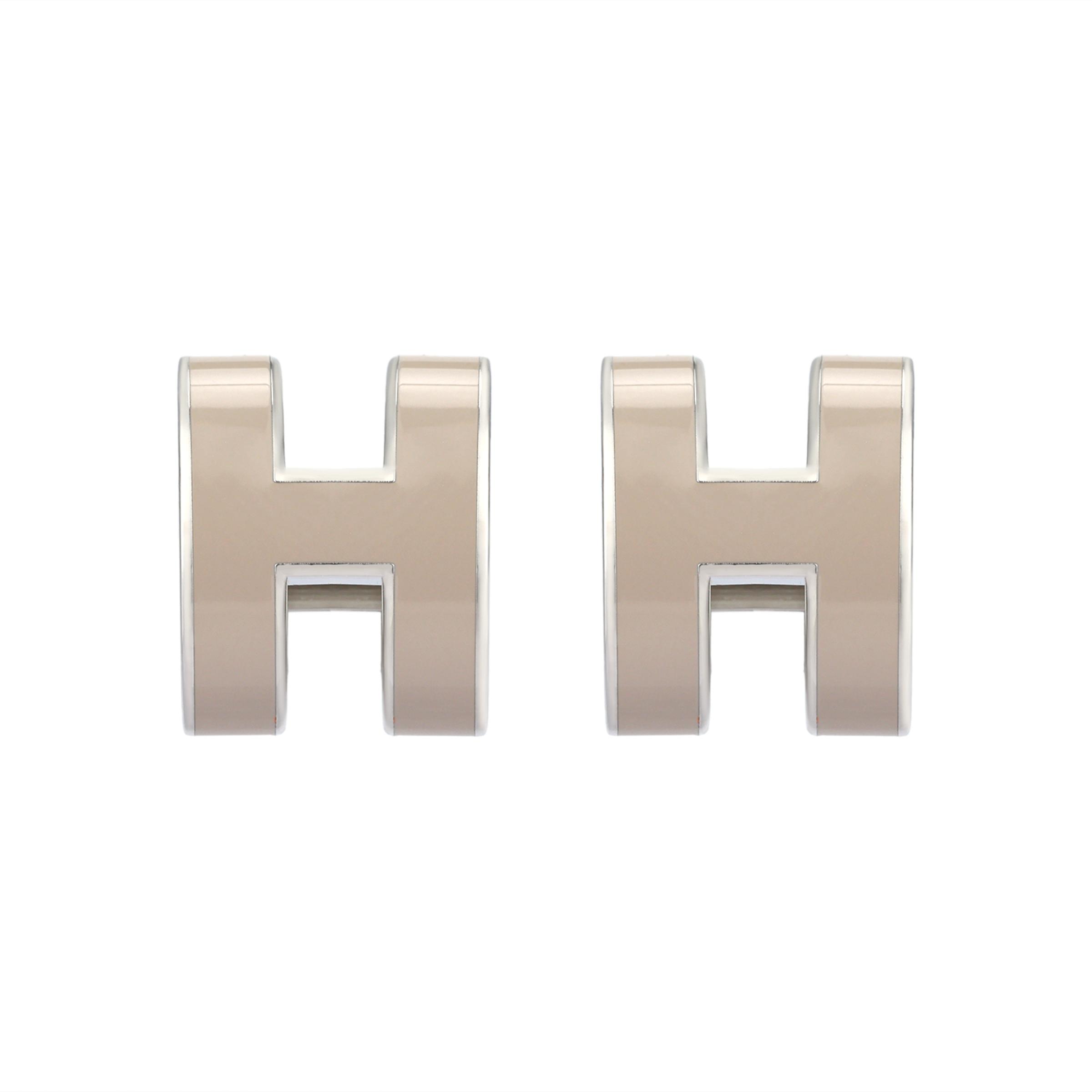 Hermes Pop H Series Light Brown Milk Tea Earrings Women Earrings H608001FP-55 Light Umber Milk Tea Silver
Hermes Pop H Series Light Brown Milk Tea Earrings Women Earrings H608001FP-55 Light Umber Milk Tea Silver