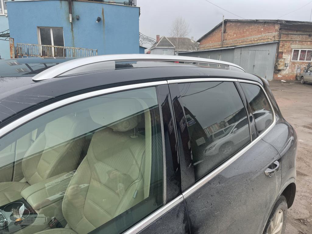 Оригінальні рейлінги V1 (2 шт, нержавіюча сталь) для Volkswagen Touareg 2010-2018 рр.
Оригінальні рейлінги V1 (2 шт, нержавіюча сталь) для Volkswagen Touareg 2010-2018 рр.