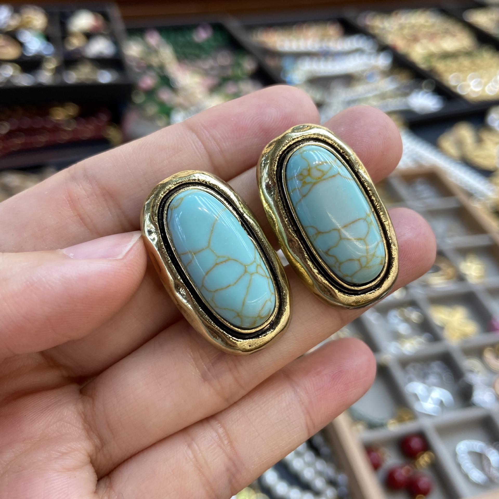 European & American Retro Turquoise Vintage Gold-Plated Earrings Set – High-End Fashion Jewelry
European & American Retro Turquoise Vintage Gold-Plated Earrings Set – High-End Fashion Jewelry