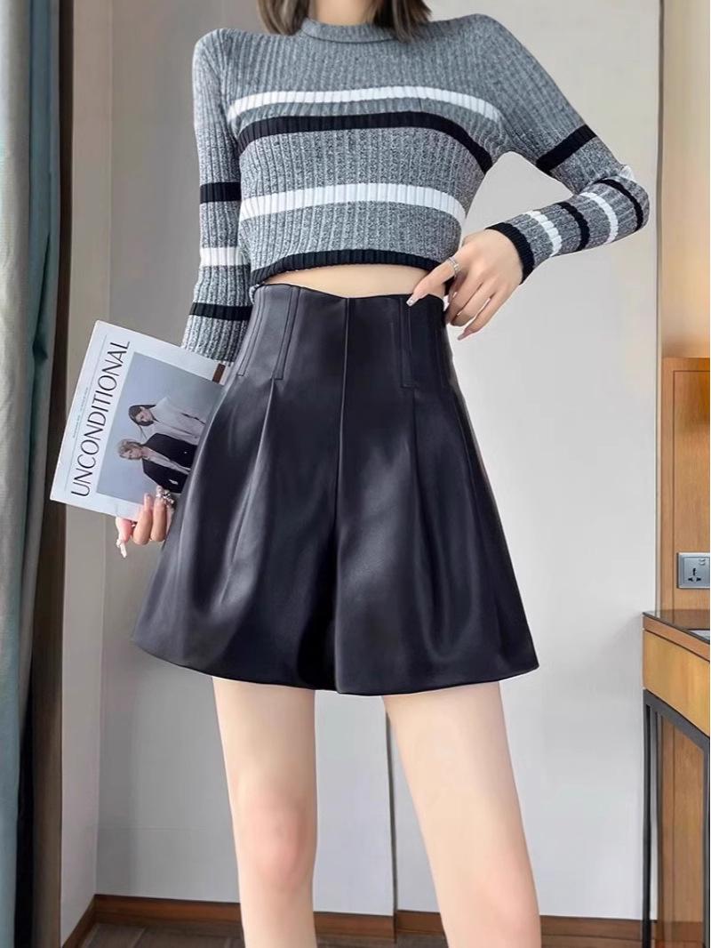 High-Waisted PU Leather A-Line Wide-Leg Shorts, Women s Autumn/Winter 2025, Slimming Straight-Leg Bootcut Style. XS
High-Waisted PU Leather A-Line Wide-Leg Shorts, Women s Autumn/Winter 2025, Slimming Straight-Leg Bootcut Style. XS