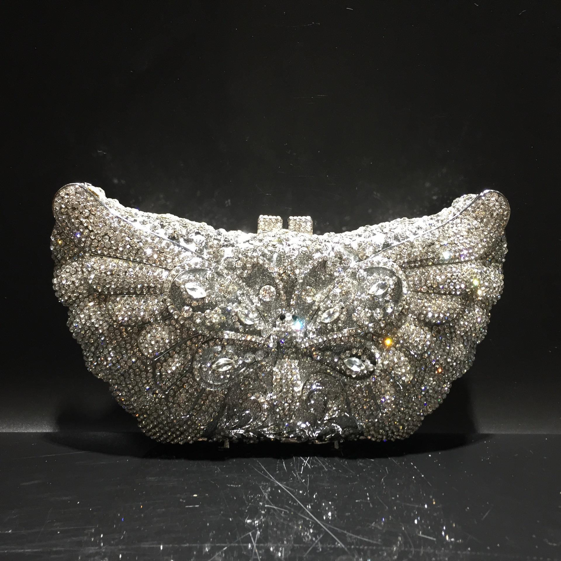 Metal crystal dinner bag, foreign trade diamond-encrusted clutch bag, butterfly diamond bag.
Metal crystal dinner bag, foreign trade diamond-encrusted clutch bag, butterfly diamond bag.