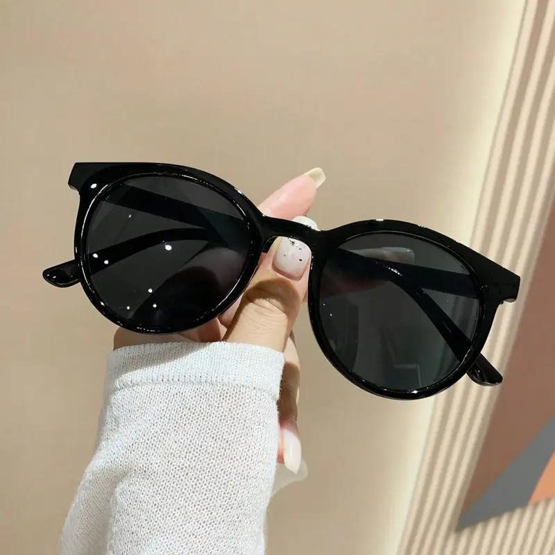 1Pc Women s Fashionable Round Glasses, Fashionable Glasses, Suitable for Any Face Shape, Daily Casual Fashion Wear
1Pc Women s Fashionable Round Glasses, Fashionable Glasses, Suitable for Any Face Shape, Daily Casual Fashion Wear