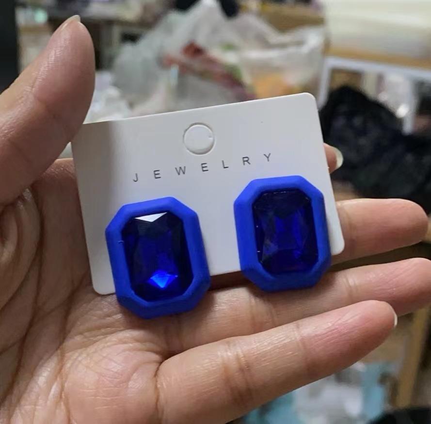 Luxury Design Sparkly Glass Bridal Charm Stud Earrings For Women Trendy Unusual Pendant Wedding Party Jewelry Gift синий
Luxury Design Sparkly Glass Bridal Charm Stud Earrings For Women Trendy Unusual Pendant Wedding Party Jewelry Gift синий