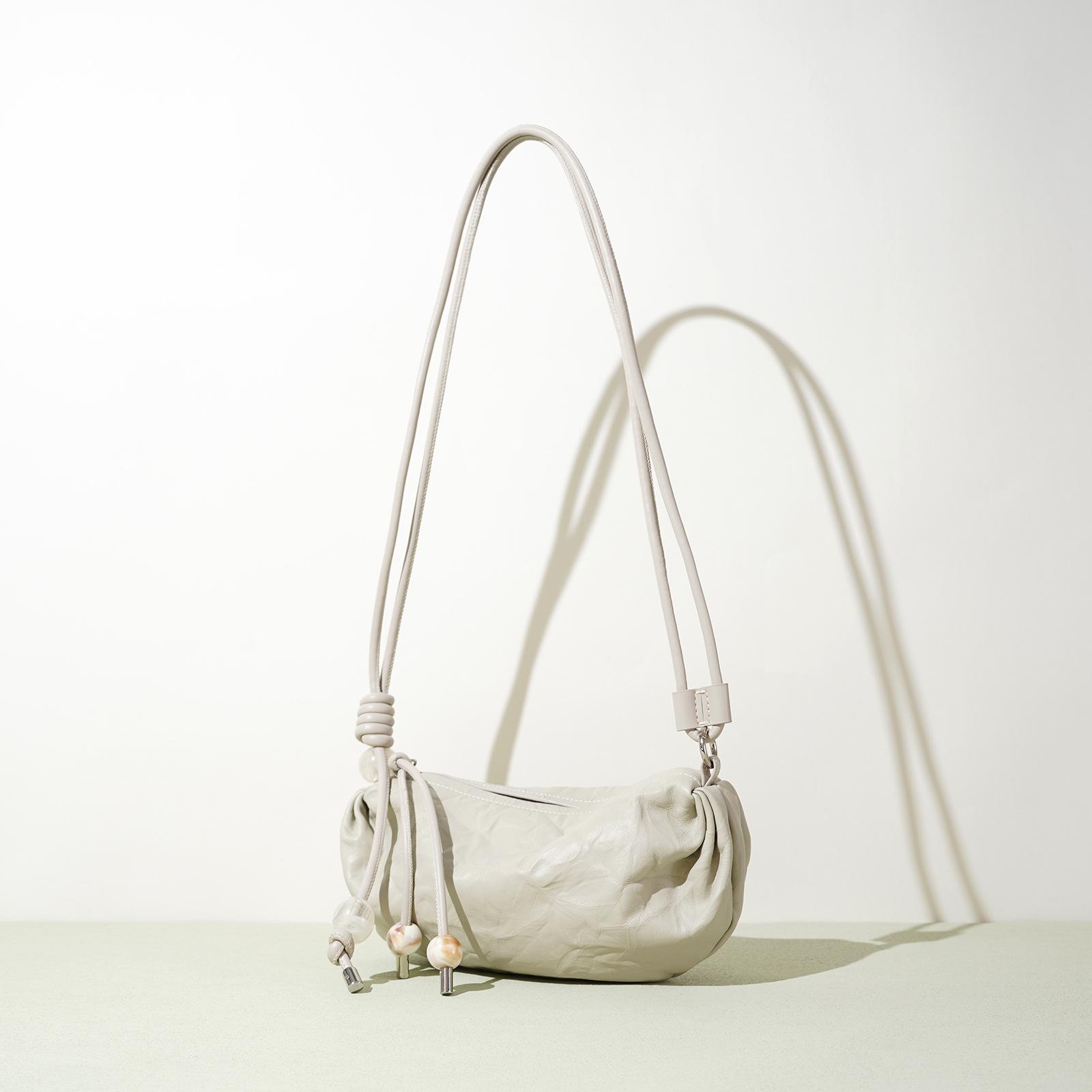 2025 New Fashion Simple Shoulder Bag Premium Hand Grab Commuter Chinese Black Crossbody Bag Women s Beaded Bag
2025 New Fashion Simple Shoulder Bag Premium Hand Grab Commuter Chinese Black Crossbody Bag Women s Beaded Bag