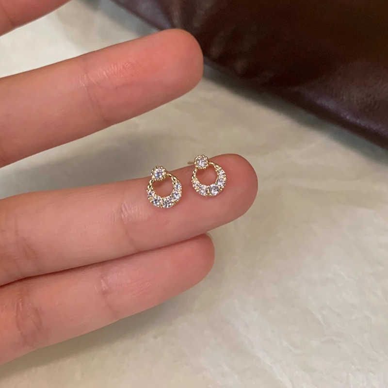 Korean explosion simple temperament geometric stud earrings light luxury niche explosion full of diamonds high-end circle earrings earrings
Korean explosion simple temperament geometric stud earrings light luxury niche explosion full of diamonds high-end circle earrings earrings