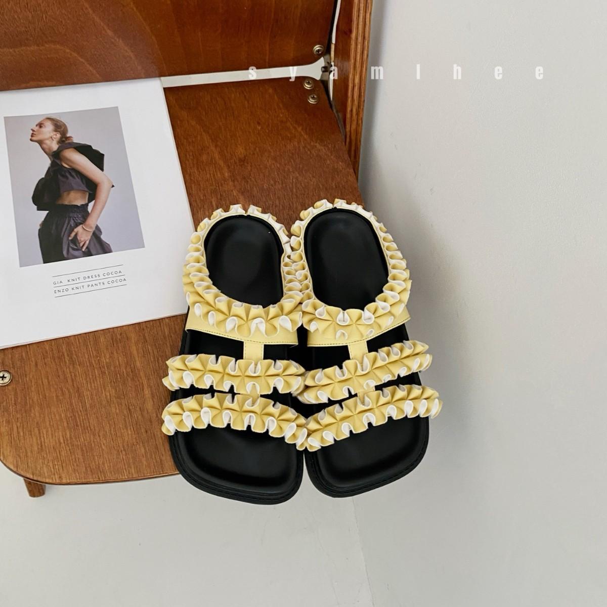 Summer new ribbon bow princess wind cool flat slippers women s one-word drag outside lazy drag 35 чорний
Summer new ribbon bow princess wind cool flat slippers women s one-word drag outside lazy drag 35 чорний