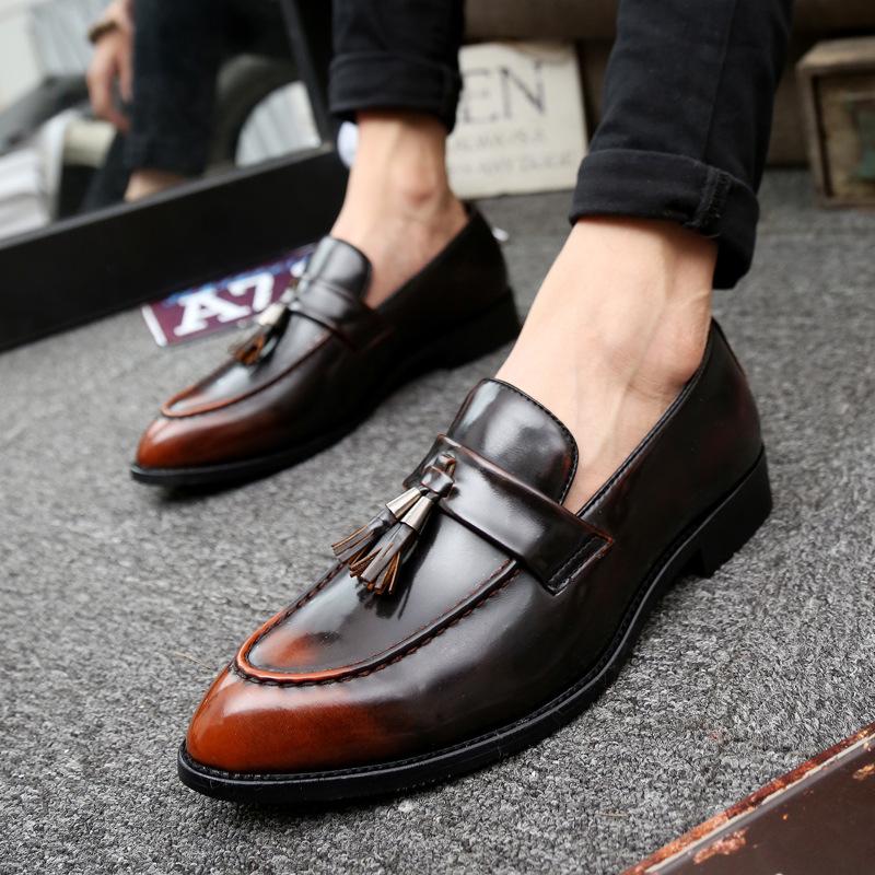 Pointed small leather shoes 2025 spring and autumn men s fringed British hairstylist casual business dress one pedal wedding leather shoes 38 червоний
Pointed small leather shoes 2025 spring and autumn men s fringed British hairstylist casual business dress one pedal wedding leather shoes 38 червоний