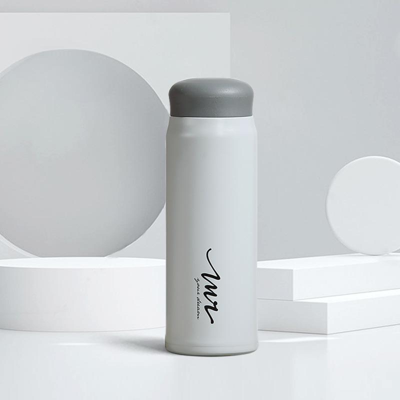 Sports Thermos Cup Girls Stylish Stainless Water Cup Men Simple Portable Kids Pupils Kettle Durable Durable Useful 460ml
Sports Thermos Cup Girls Stylish Stainless Water Cup Men Simple Portable Kids Pupils Kettle Durable Durable Useful 460ml