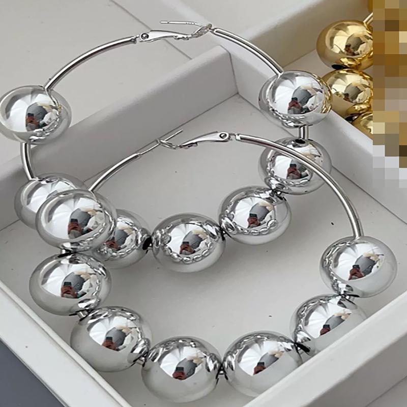 2025 new French retro beaded earrings Female Korean version simple personality earrings studs earrings Fashion jewelry accessori
2025 new French retro beaded earrings Female Korean version simple personality earrings studs earrings Fashion jewelry accessori