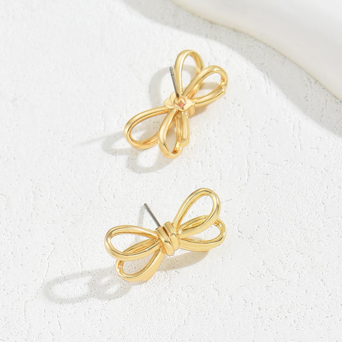 Sweet Korean version Korean bow earrings personalized hollow multi-layer 18K gold stud earrings versatile Internet celebrity earrings
Sweet Korean version Korean bow earrings personalized hollow multi-layer 18K gold stud earrings versatile Internet celebrity earrings