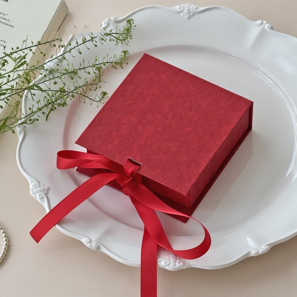 Flip Jewelry Organizer Silk Satin Book Shaped Jewelry Case Bowknot Jewelry Box Portable Wedding Gift Packaging Box For Wedding червоний
Flip Jewelry Organizer Silk Satin Book Shaped Jewelry Case Bowknot Jewelry Box Portable Wedding Gift Packaging Box For Wedding червоний