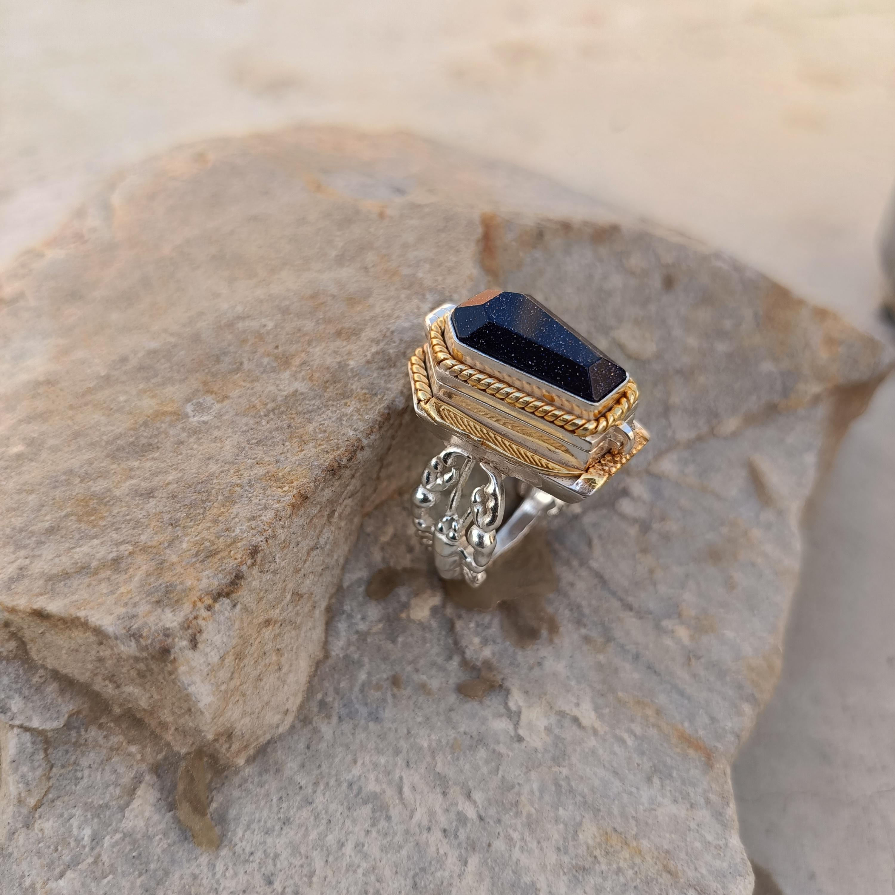 Blue Sun Stone Coffin Ring, Scorpion Coffin Ring, Handmade Compartment Ring ,two tone poison ring , Beautiful Handmade Ring mother Day Gift, 6 синій
Blue Sun Stone Coffin Ring, Scorpion Coffin Ring, Handmade Compartment Ring ,two tone poison ring , Beautiful Handmade Ring mother Day Gift, 6 синій