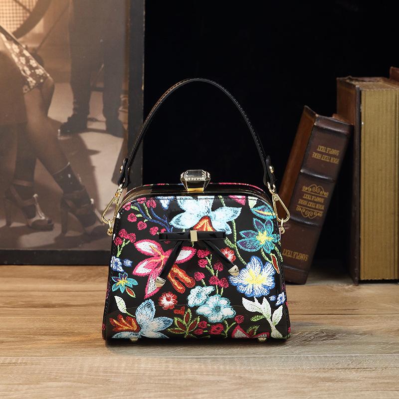 Cross-Border National Style Embroidery Personalized Handbag Bowknot Small Floral Clip Shoulder Bag Manufacturer Wholesale Small Square Bag чёрный
Cross-Border National Style Embroidery Personalized Handbag Bowknot Small Floral Clip Shoulder Bag Manufacturer Wholesale Small Square Bag чёрный