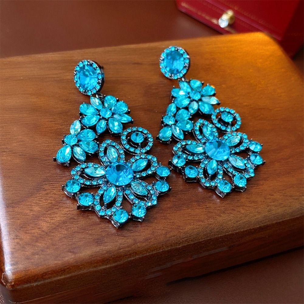 Fashion Blue Flower Stud Earrings Sparkly Blue Treasure Earrings Trend Pendant Earrings Women
Fashion Blue Flower Stud Earrings Sparkly Blue Treasure Earrings Trend Pendant Earrings Women