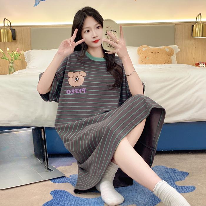 Жіночі тонкі бавовняні нічні сорочки з коротким рукавом, літні, з мультяшним принтом у смужку, домашній одяг для молодих дівчат, мила нічна сорочка, повсякденний вільний одяг для відпочинку 3XL
Жіночі тонкі бавовняні нічні сорочки з коротким рукавом, літні, з мультяшним принтом у смужку, домашній одяг для молодих дівчат, мила нічна сорочка, повсякденний вільний одяг для відпочинку 3XL