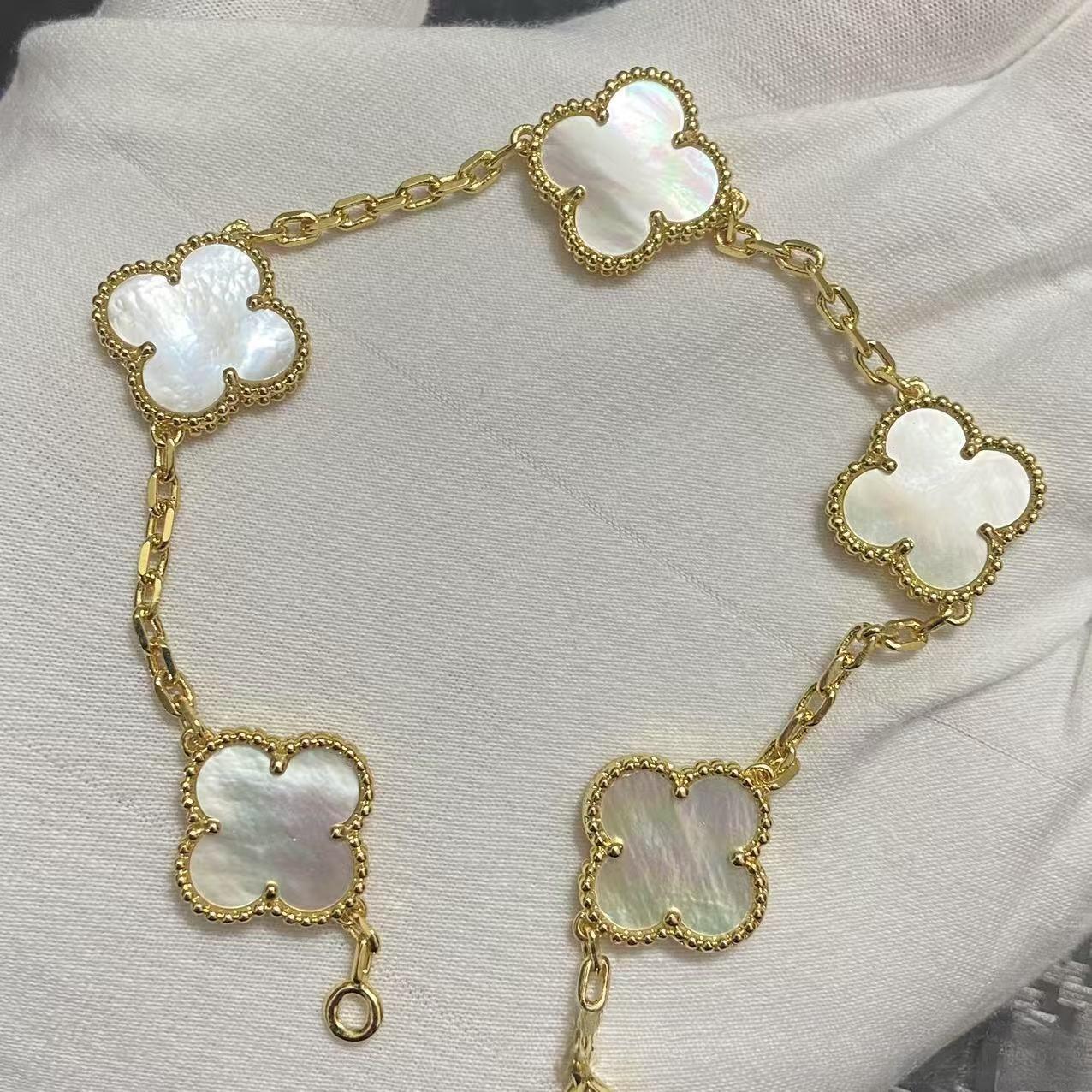 Новая версия Браслет «Четырехлистный клевер», «Пятицветный», Натуральный красный агат, Браслет из белого перламутра, Женский лазерный браслет V Gold
Новая версия Браслет «Четырехлистный клевер», «Пятицветный», Натуральный красный агат, Браслет из белого перламутра, Женский лазерный браслет V Gold