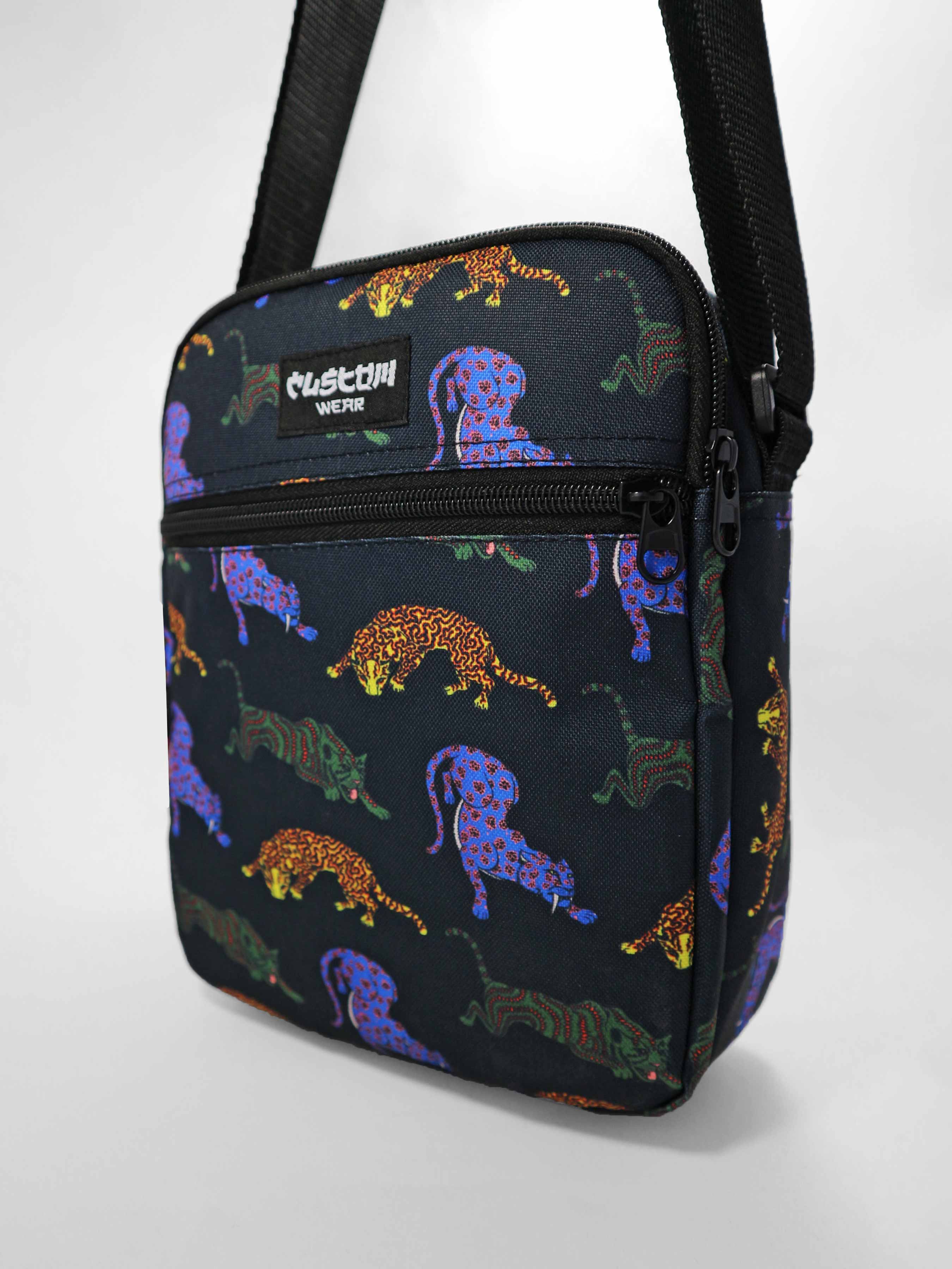 Повсякденна чоловіча сумка через плече Custom Wear 2.0 Pantera 19x24x7 cm
Повсякденна чоловіча сумка через плече Custom Wear 2.0 Pantera 19x24x7 cm