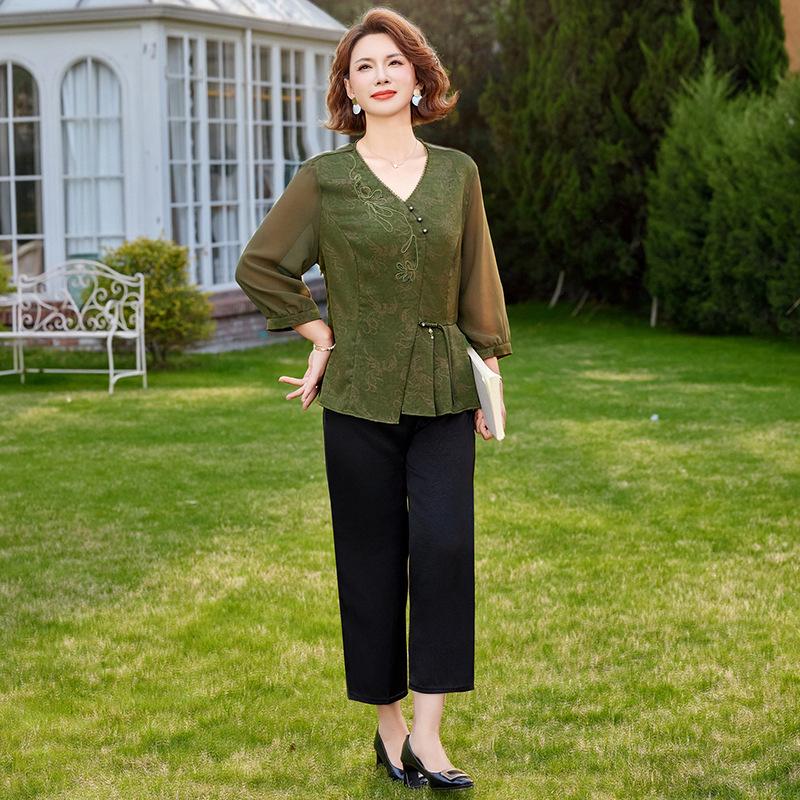 Seven-Sleeve Embroidered Chiffon Top and Pants Set for Middle-Aged Women 4XL
Seven-Sleeve Embroidered Chiffon Top and Pants Set for Middle-Aged Women 4XL