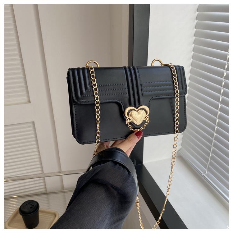 Bag women s 2024 new Korean version pleated fashion messenger bag foreign casual shoulder bag trend chain small square bag чорний
Bag women s 2024 new Korean version pleated fashion messenger bag foreign casual shoulder bag trend chain small square bag чорний