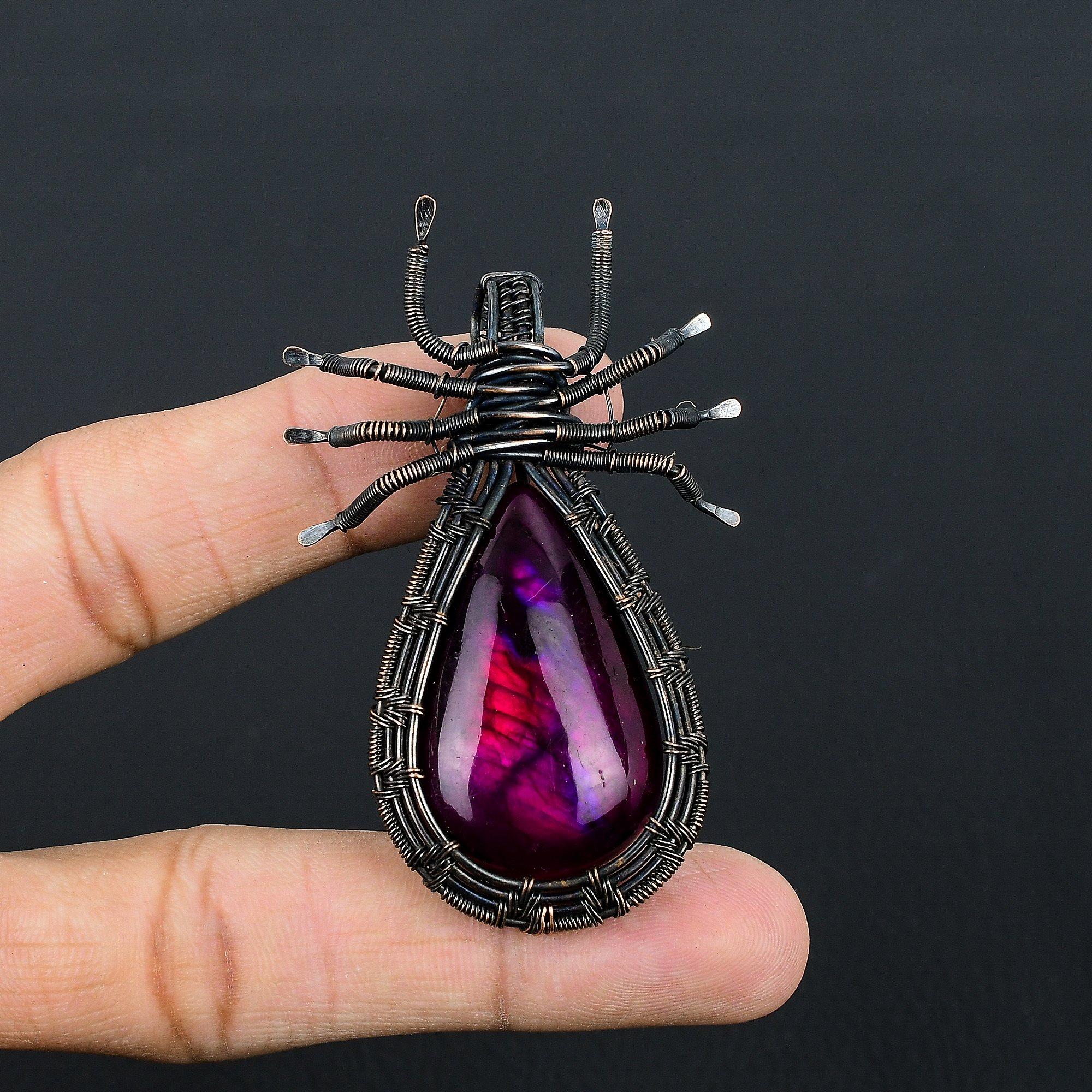 Украшения из лабрадорита Pink Flash, обернутые медной проволокой 999 пробы, Ручная работа, Прекрасный кулон с драгоценным камнем для женщин 2.55 Inches
Украшения из лабрадорита Pink Flash, обернутые медной проволокой 999 пробы, Ручная работа, Прекрасный кулон с драгоценным камнем для женщин 2.55 Inches