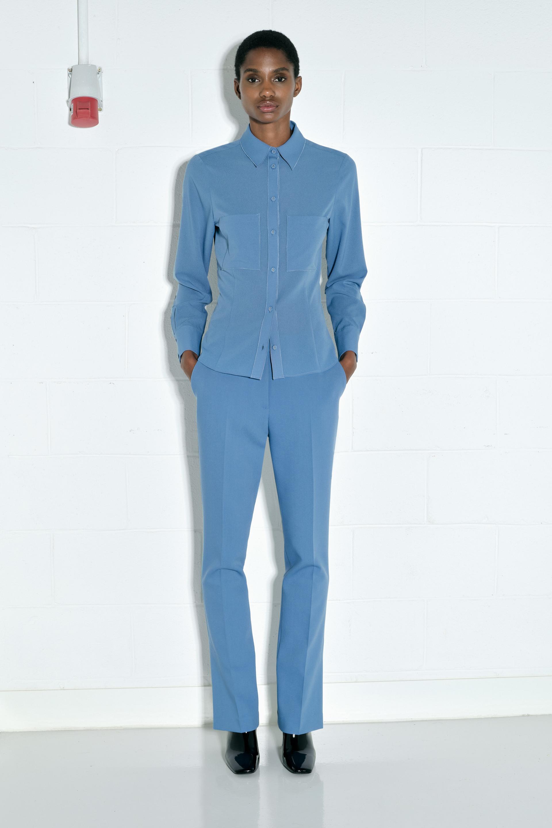 РУБАШКА ИЗ КРЕПА С КАРМАНАМИ 
РУБАШКА ИЗ КРЕПА С КАРМАНАМИ