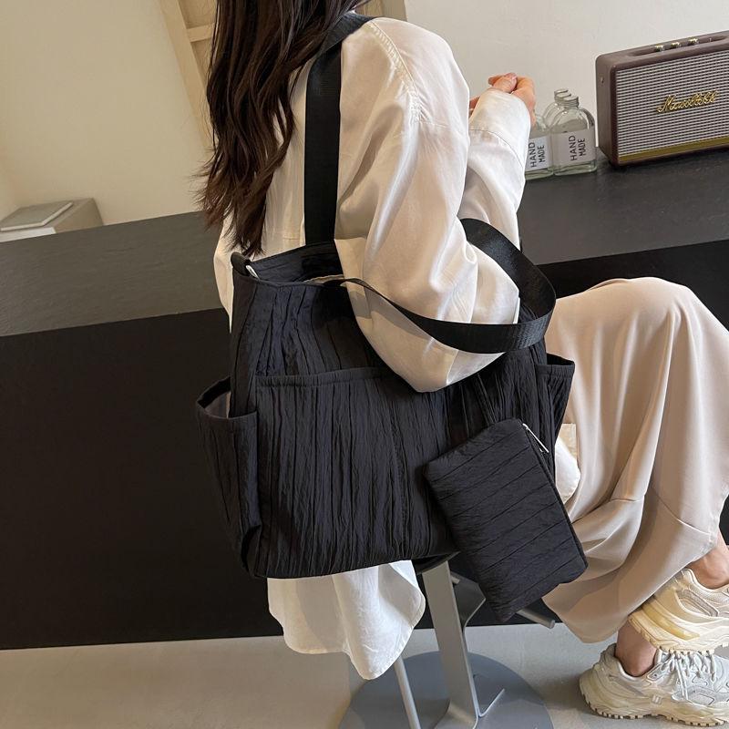 2025 Холщовая женская сумка-кроссбоди большой вместимости с плиссировкой в форме пельменя - Повседневная, универсальная для поездок на работу или для использования мамой с ребенком чёрный
2025 Холщовая женская сумка-кроссбоди большой вместимости с плиссировкой в форме пельменя - Повседневная, универсальная для поездок на работу или для использования мамой с ребенком чёрный