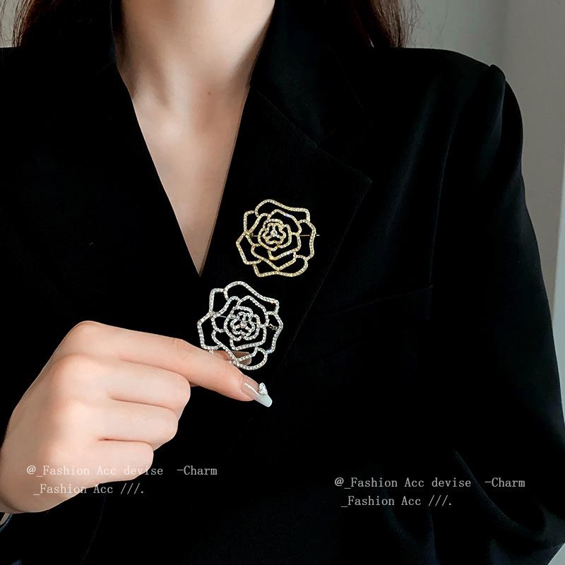 High-End Rhinestone Flower Brooch: Elegant, Versatile Suit Accessory with Openwork Design
High-End Rhinestone Flower Brooch: Elegant, Versatile Suit Accessory with Openwork Design