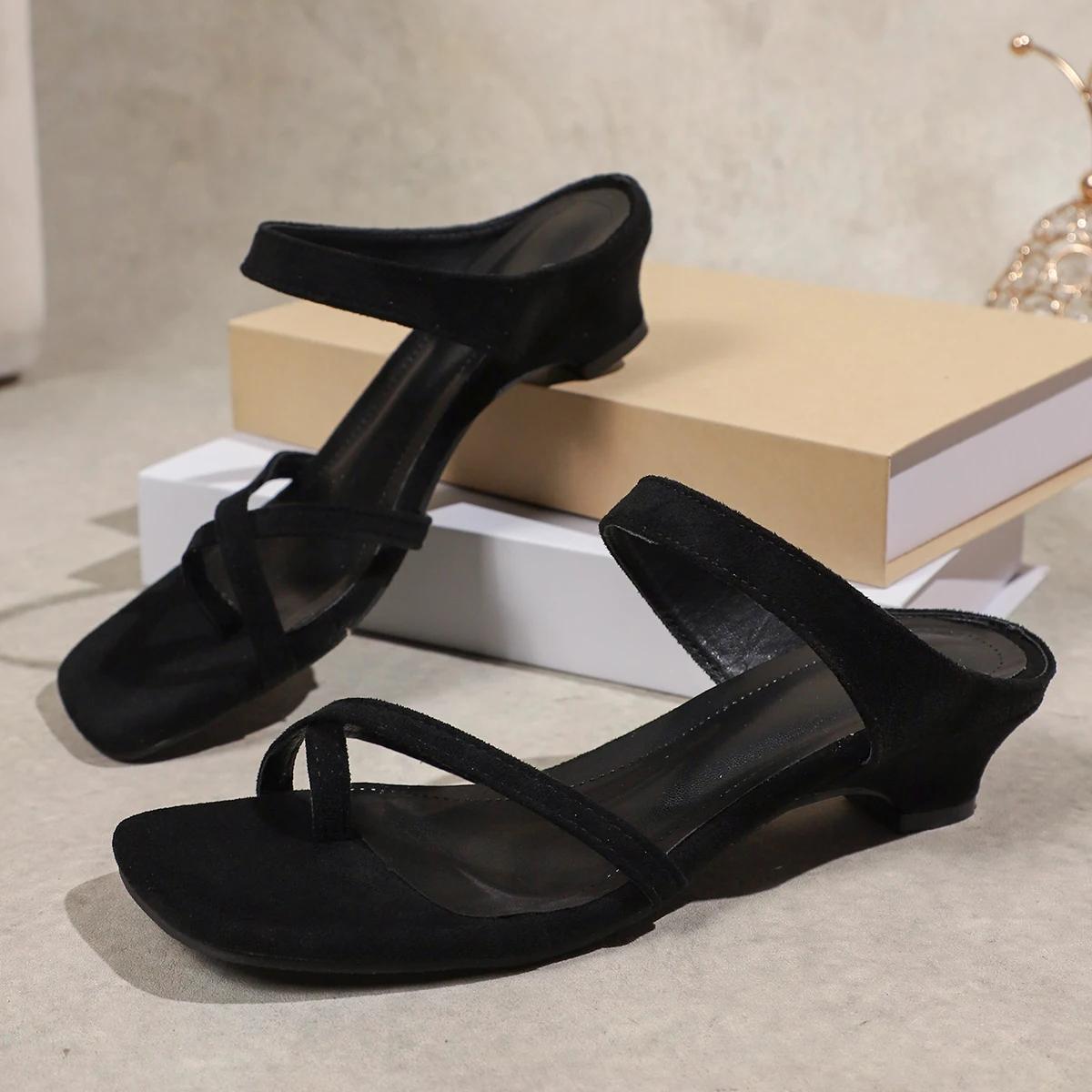 Retro Toe Covering Summer Outdoor Slippers Shoes for Women 2026 New Large Size Versatile Concise Low-heel Women s Slippers 42 чорний
Retro Toe Covering Summer Outdoor Slippers Shoes for Women 2026 New Large Size Versatile Concise Low-heel Women s Slippers 42 чорний