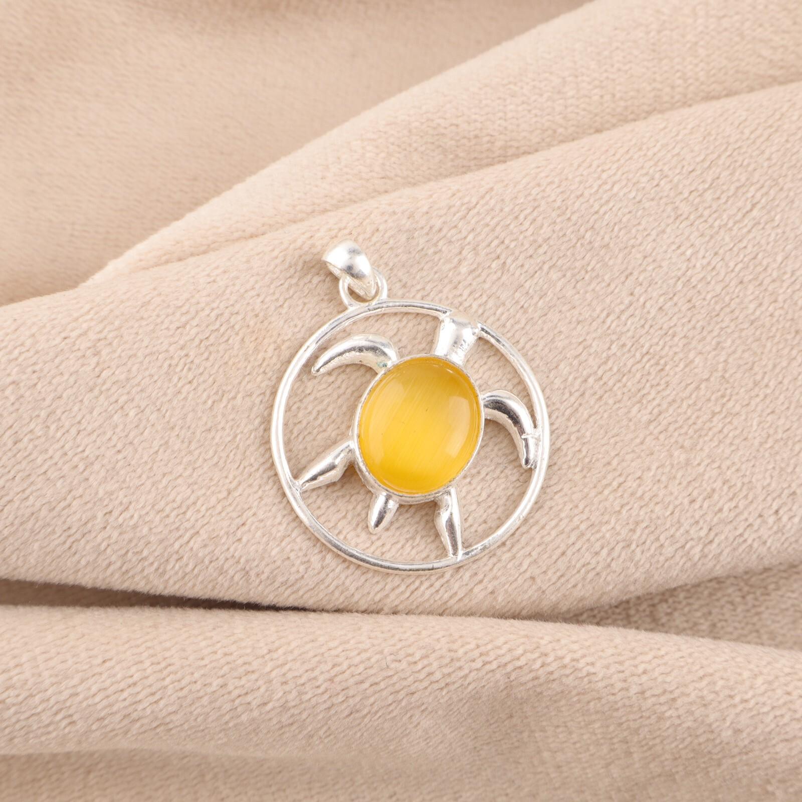 Yellow Cat s Eye Gemstone 925 Sterling Silver Jewelry Handmade Stylish Pendant CP-2-41
Yellow Cat s Eye Gemstone 925 Sterling Silver Jewelry Handmade Stylish Pendant CP-2-41