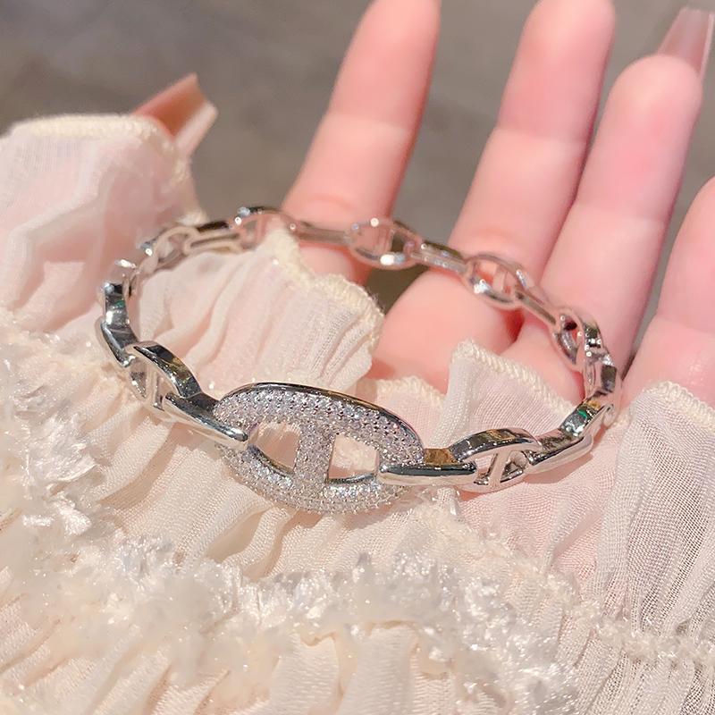 2026 New Pig Nose Jewelry Set Gold/Silver CZ Chain Bracelet & Stackable Open Ring Trendy Layering Accessory for Women
2026 New Pig Nose Jewelry Set Gold/Silver CZ Chain Bracelet & Stackable Open Ring Trendy Layering Accessory for Women