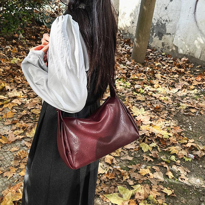 This year s popular bag women s large capacity 2025 new versatile messenger bag commuter pillow bag 30*13*20 кофейный
This year s popular bag women s large capacity 2025 new versatile messenger bag commuter pillow bag 30*13*20 кофейный