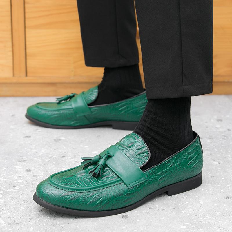 Men s loafers fashionable large size new crocodile pattern foot leather shoes trendy men s fringed shoes 38
Men s loafers fashionable large size new crocodile pattern foot leather shoes trendy men s fringed shoes 38