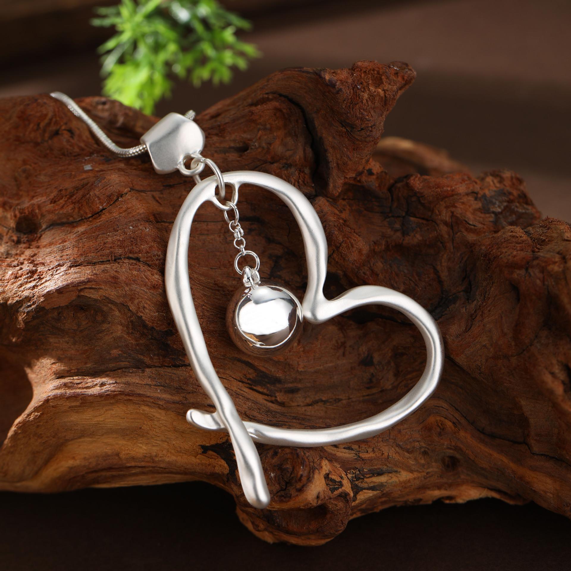 New matte hollow exaggerated love long pendant, women s fashion heart-shaped versatile long necklace
New matte hollow exaggerated love long pendant, women s fashion heart-shaped versatile long necklace