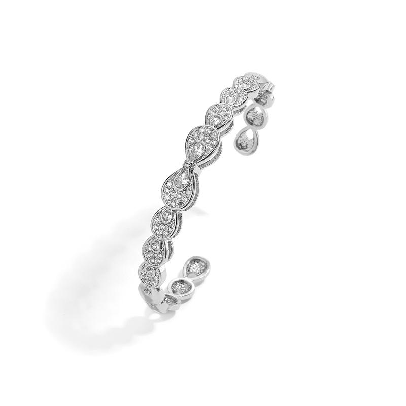 Европейский и американский модный регулируемый браслет с бантом: Универсальные летние украшения серебряный
Европейский и американский модный регулируемый браслет с бантом: Универсальные летние украшения серебряный