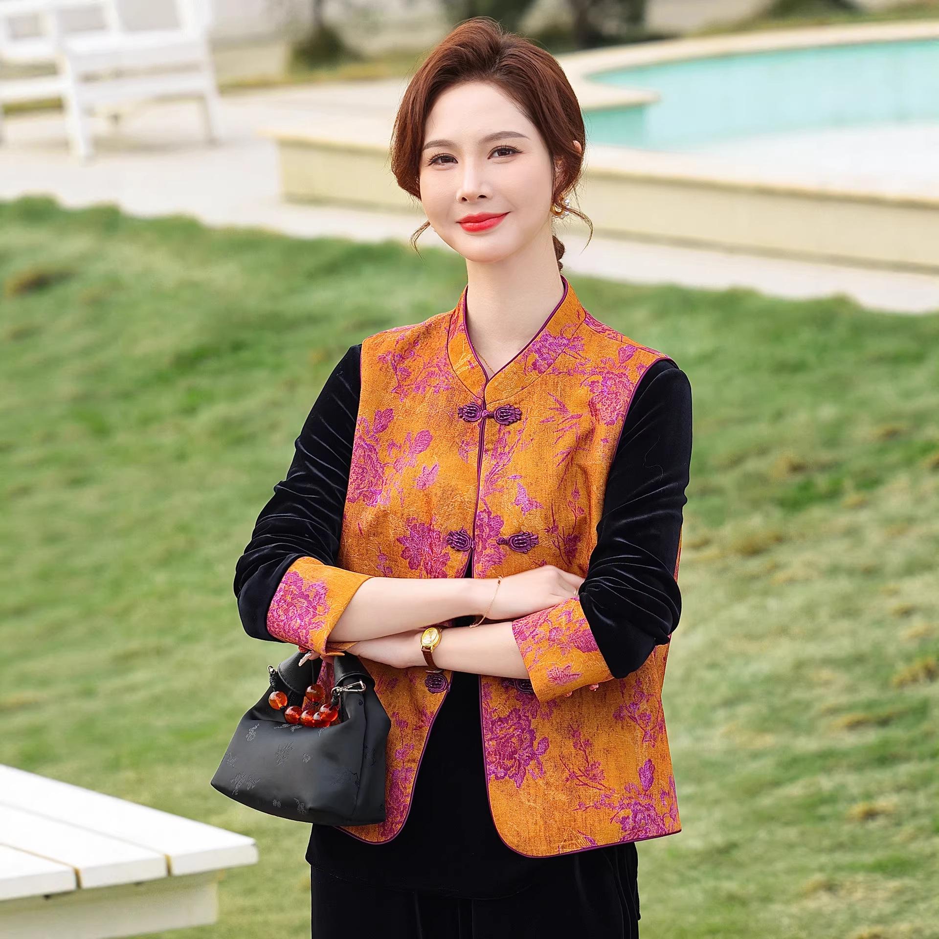 Elegant Gold Velvet Suit for Women: Spring Vest & Top Set for Middle-Aged and Elderly XL (For 105-120 jin)
Elegant Gold Velvet Suit for Women: Spring Vest & Top Set for Middle-Aged and Elderly XL (For 105-120 jin)