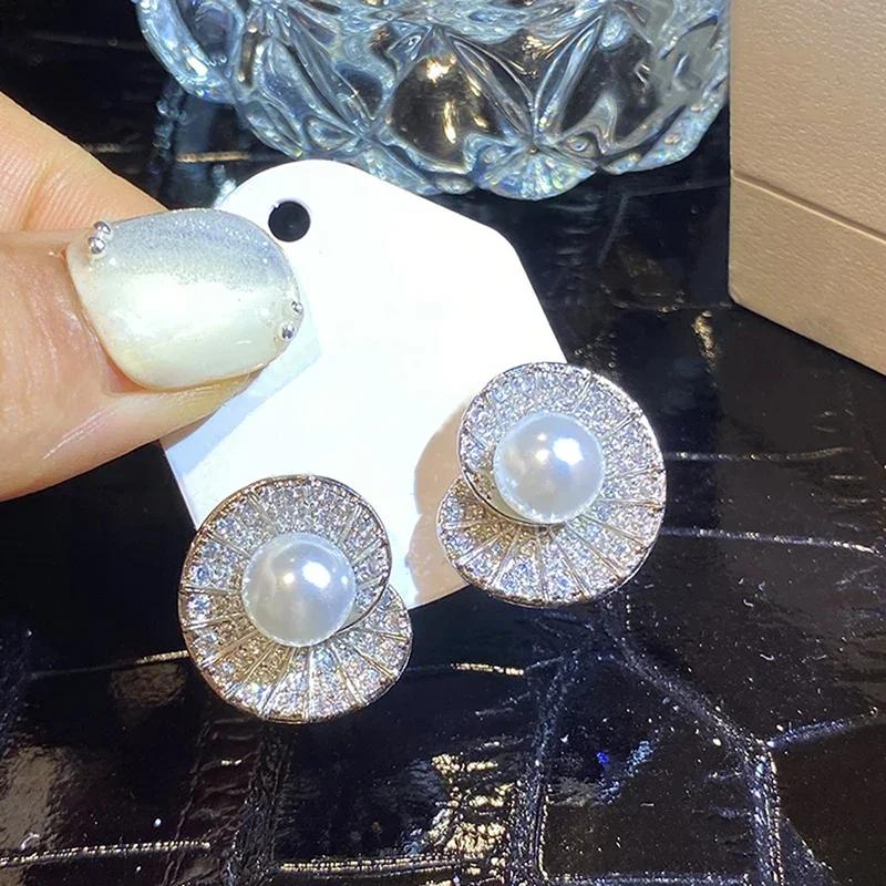 Gift Full Bling Iced Out CZ Imitation Pearl Stud Earrings for Women Modern Fashion Design Aesthetic Bridal Wedding New Zircon
Gift Full Bling Iced Out CZ Imitation Pearl Stud Earrings for Women Modern Fashion Design Aesthetic Bridal Wedding New Zircon