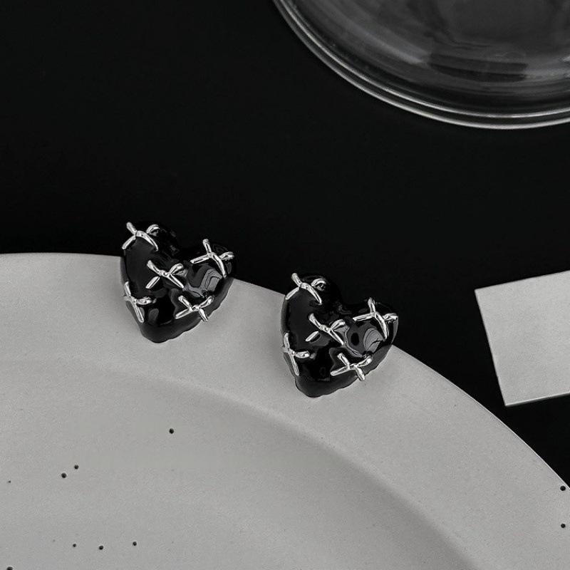 Black drip glaze love bow stud earrings women s small and cute versatile earrings simple and exquisite niche light luxury earrings
Black drip glaze love bow stud earrings women s small and cute versatile earrings simple and exquisite niche light luxury earrings