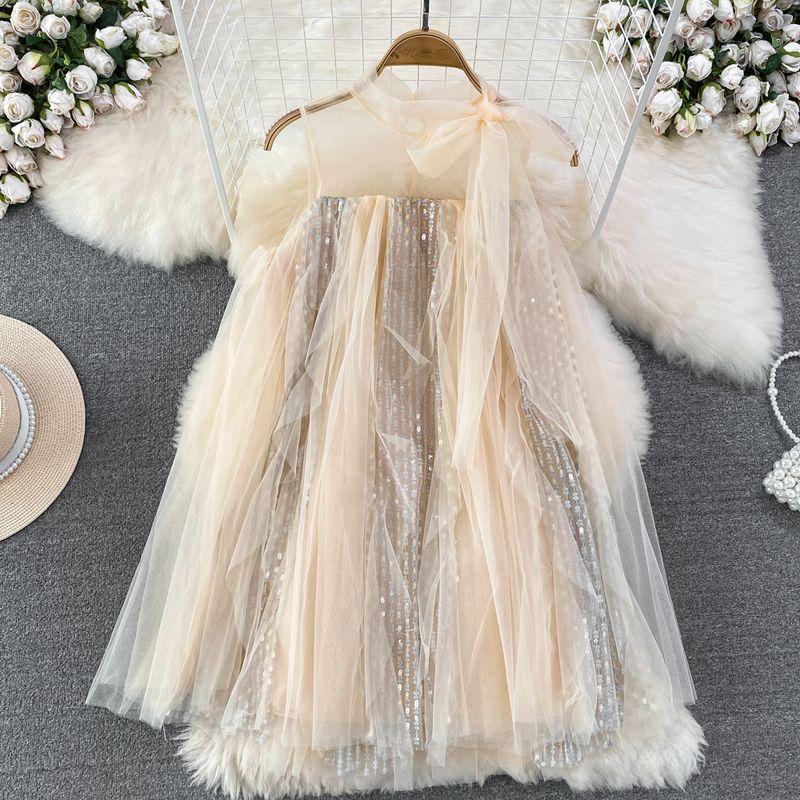 Свободное платье А-силуэта из марли с пайетками и круглым вырезом для первого свидания Apricot color S
Свободное платье А-силуэта из марли с пайетками и круглым вырезом для первого свидания Apricot color S