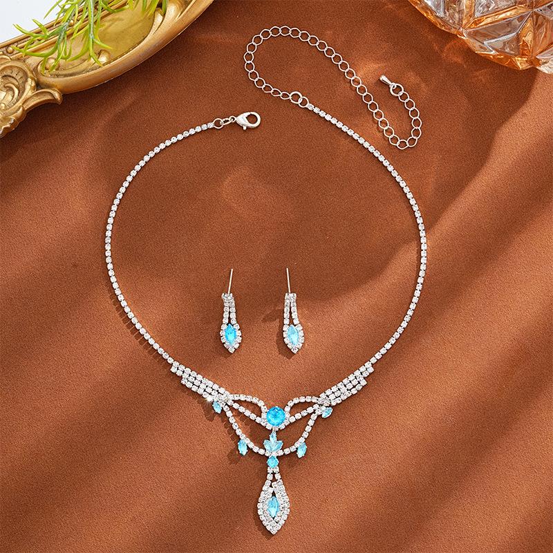 Elegant Rhinestone Bridal Necklace Set for European and American Photo Studio Accessories
Elegant Rhinestone Bridal Necklace Set for European and American Photo Studio Accessories