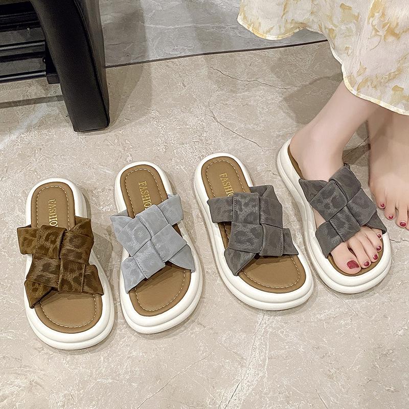 Slippers women s summer outer wear new summer summer summer women s shoes platform leisure beach one-word drag 35
Slippers women s summer outer wear new summer summer summer women s shoes platform leisure beach one-word drag 35