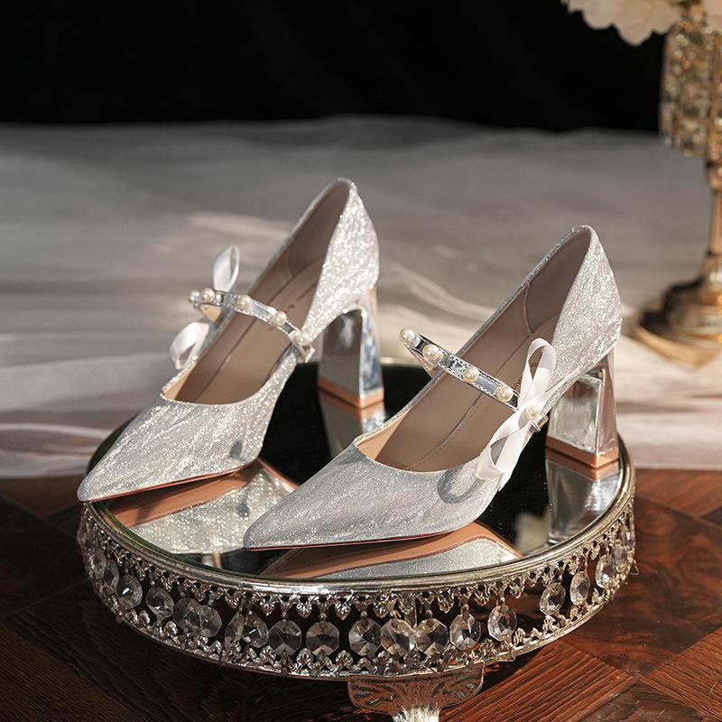 -Fine flash high heels women s spring new pointed thick heel pearl word with main dress Xiuhe wedding shoes 34
-Fine flash high heels women s spring new pointed thick heel pearl word with main dress Xiuhe wedding shoes 34