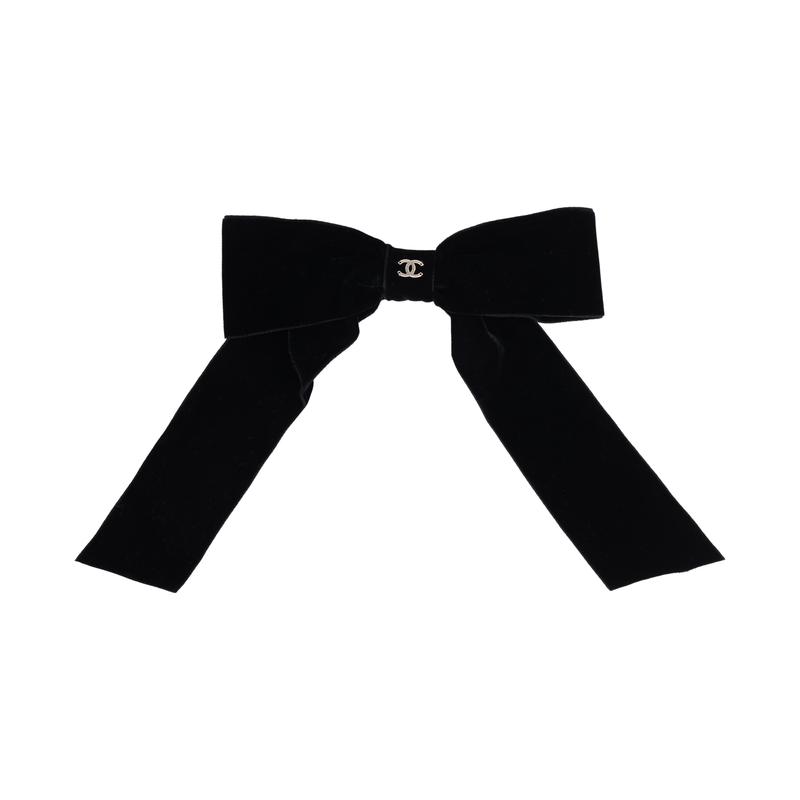 CHANEL Velvet Bow Hair Clip Women s Black чорний
CHANEL Velvet Bow Hair Clip Women s Black чорний