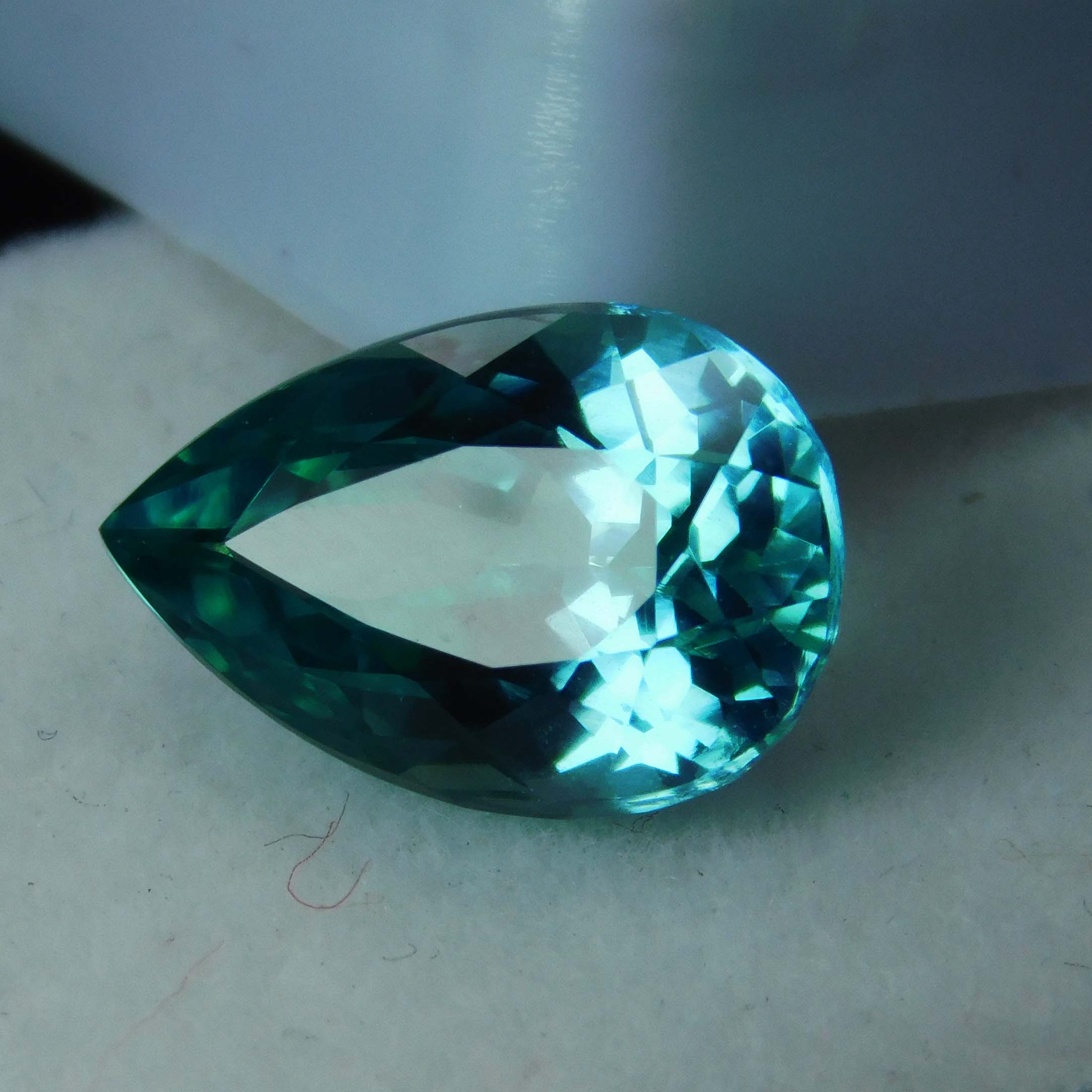 Excellent Cut Pear Cut Natural 5 Ct Montana Sapphire CERTIFIED Loose Gemstone A--2842 12.4 mm approx зелений
Excellent Cut Pear Cut Natural 5 Ct Montana Sapphire CERTIFIED Loose Gemstone A--2842 12.4 mm approx зелений